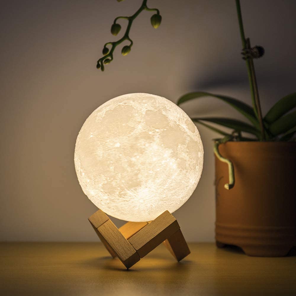 16 Color Rechargable 3D Moon Lamp (Touch/Remote)